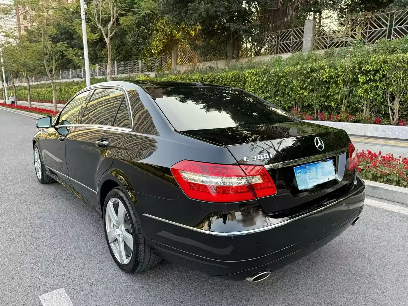 Mercedes-Benz E-Class 2013 E 300 L Fashion Luxury фото 7