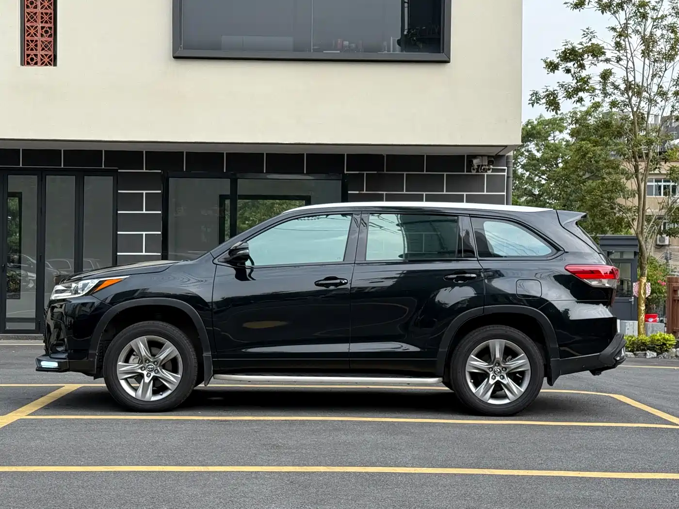 Photo 4 - Toyota Highlander