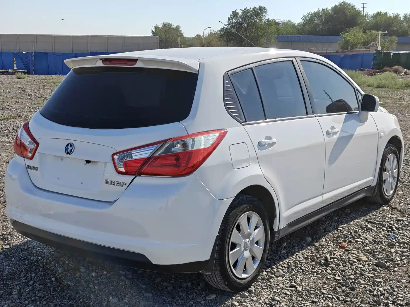 Venucia R50 2016 2015 1.6L Automatic Fashion Edition