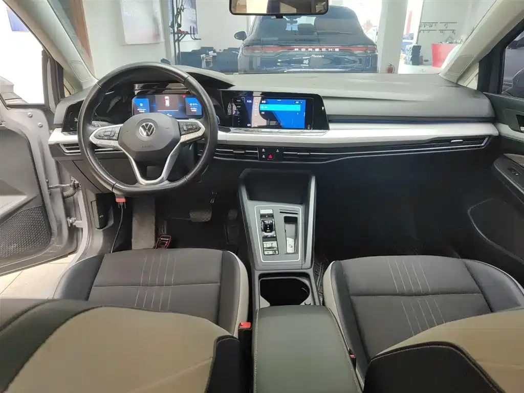 VOLKSWAGEN GOLF
