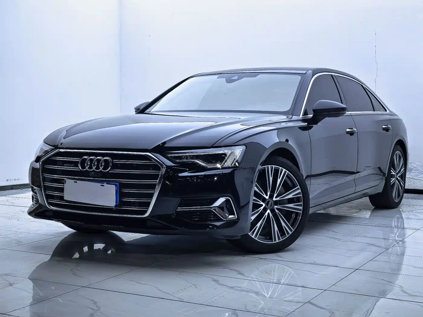 Фото 1 - Audi A6L