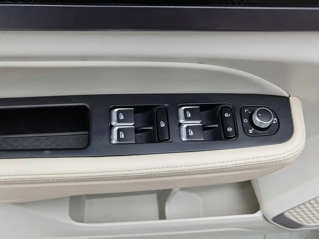 Фото 9 - Geely ICON