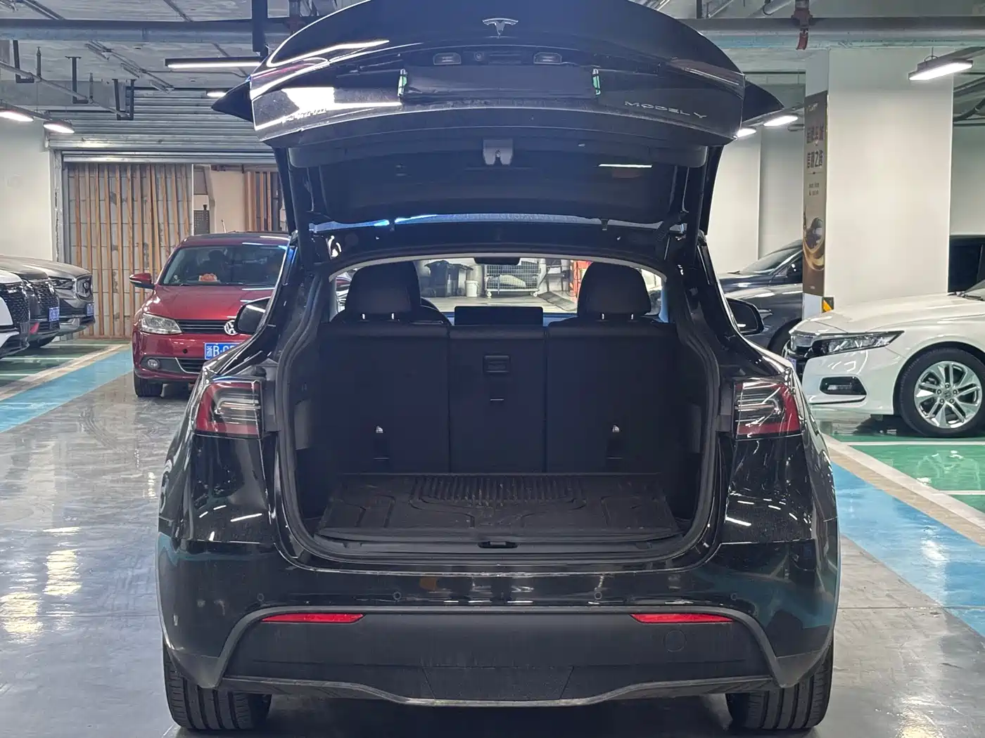 TESLA MODEL Y