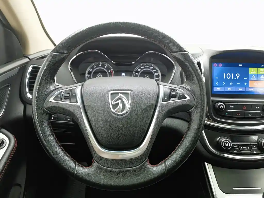 Baojun 560 2017 2016 1.8L Manual Luxury