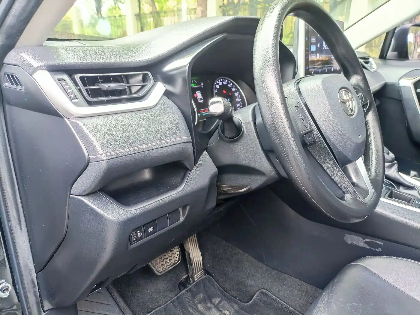 Toyota Wildlander 2020 Dual Engine 2.5L E-CVT FWD Luxury фото 18