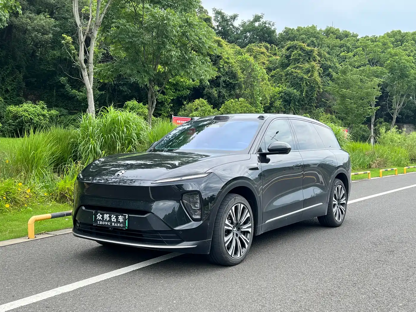 Nio ES8
