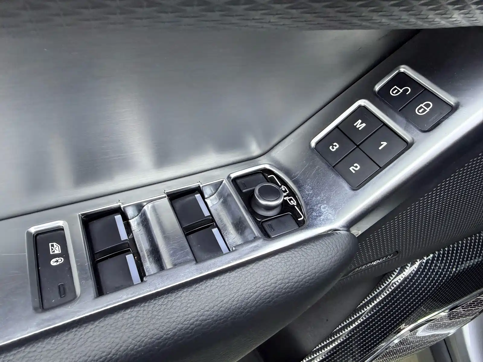 Фото 27 - Land Rover Range Rover Velar