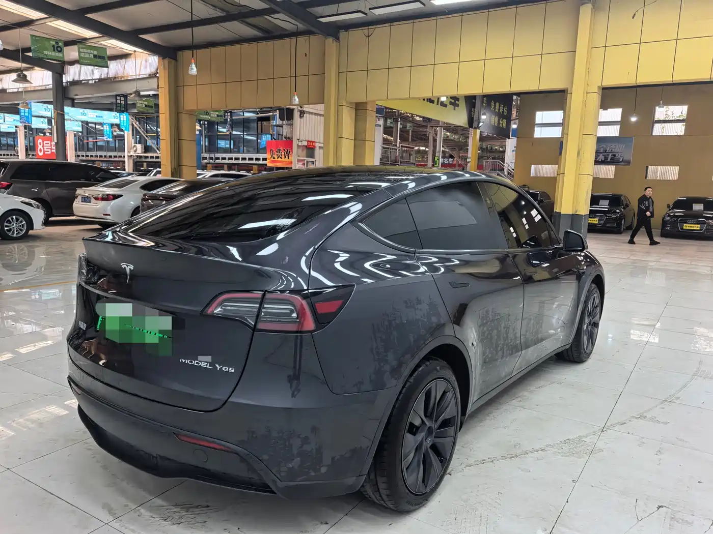 TESLA MODEL Y