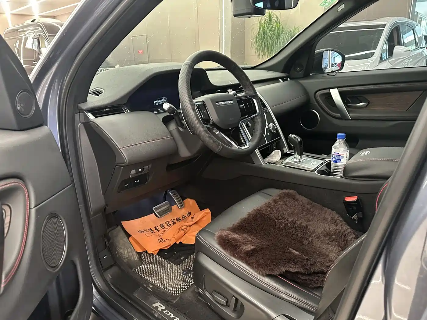 Land Rover Discovery Sport 2022 Model 249PS R-Dynamic S Performance Edition 5-Seater фото 3
