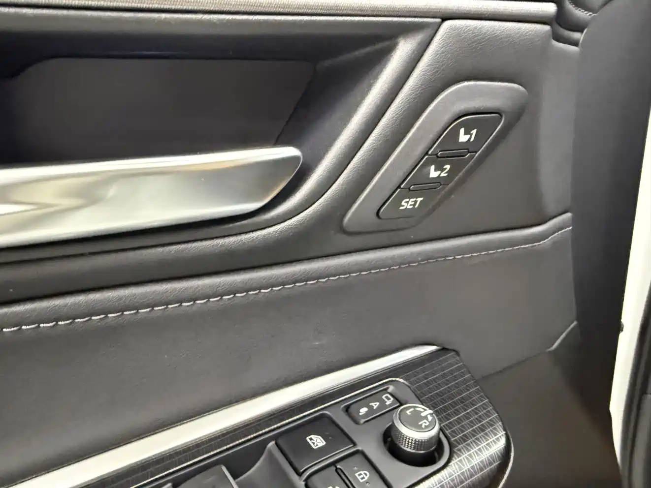 Toyota Venza 2022 Dual Engine 2.5L CVT 4WD Supreme фото 15
