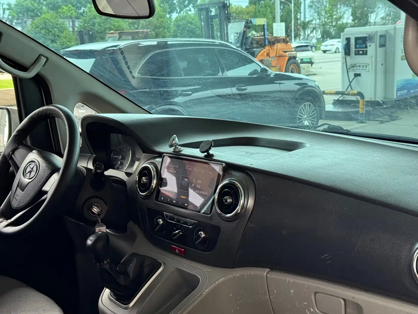 JAC Refine M3 2016 2016 IKEA Edition 1.6L Luxury
