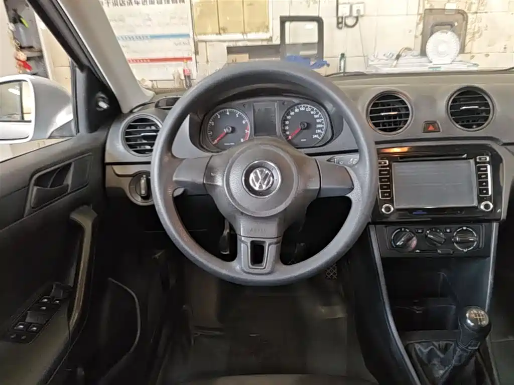 Volkswagen Jetta 2013 1.4L Manual Fashion фото 17