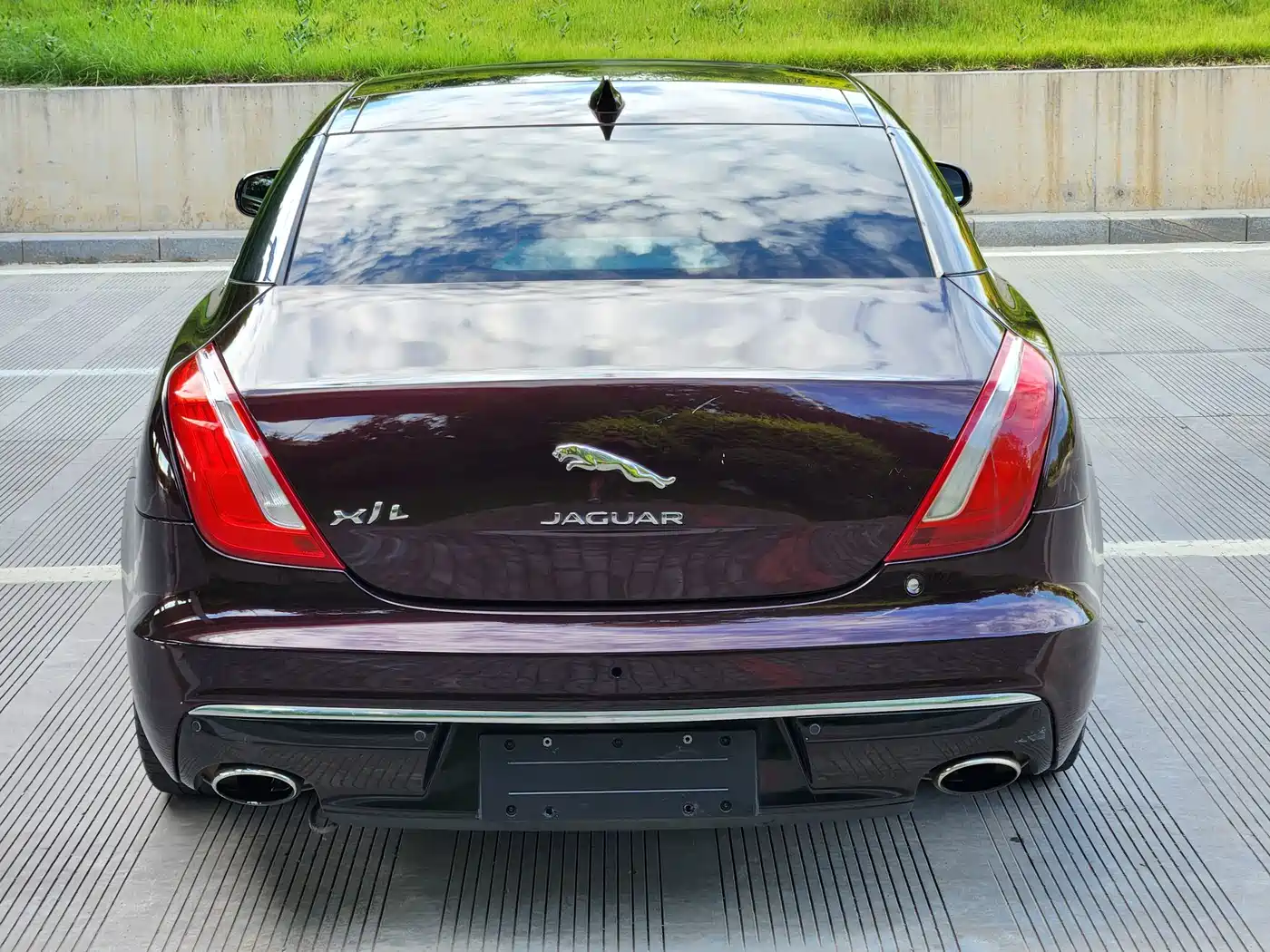 2017 Jaguar XJ