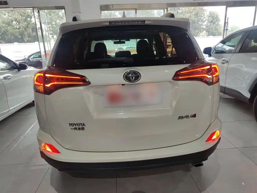 Toyota RAV4 Rongfang 2016 2.0L CVT 2WD Comfort (China V) фото 6