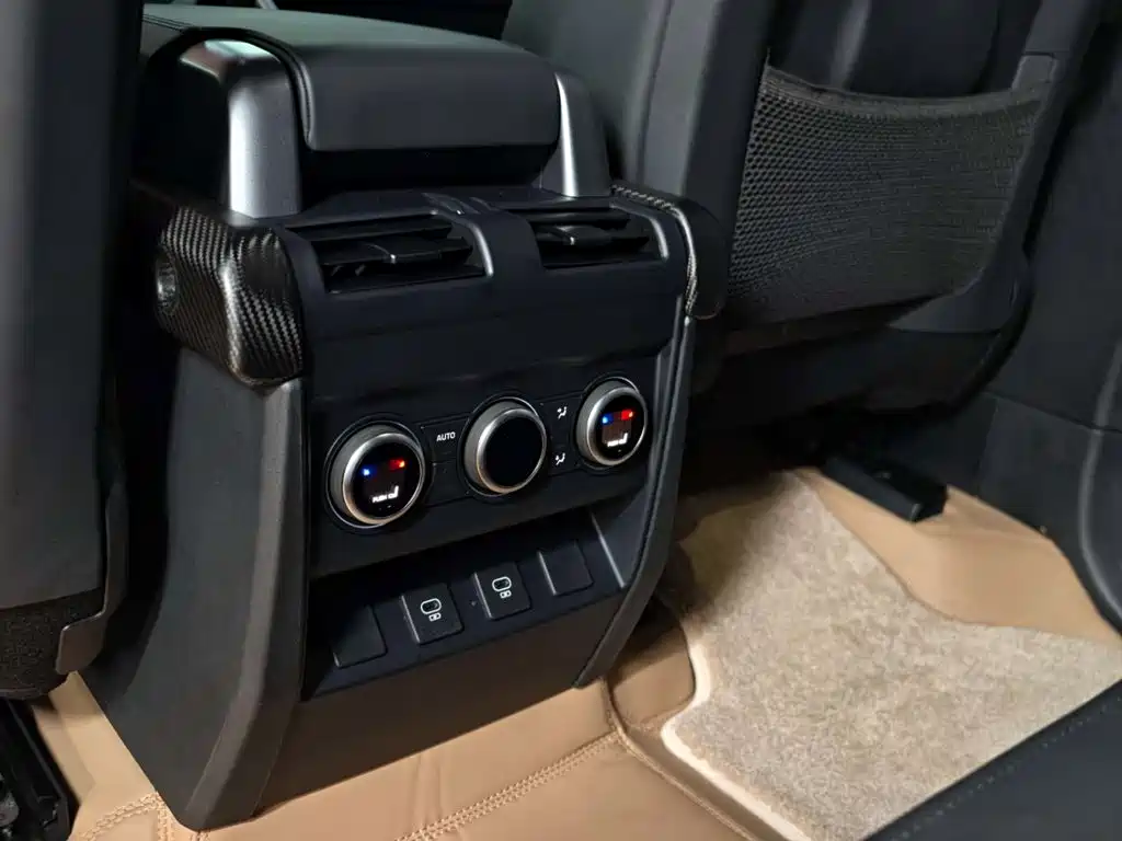Фото 35 - Land Rover Defender