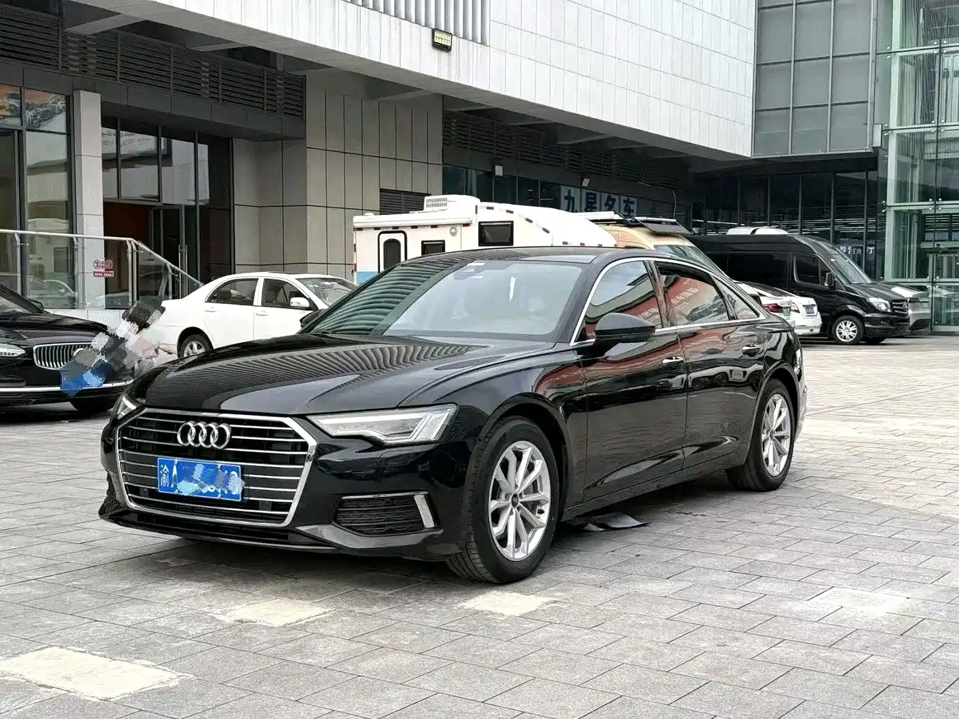 Фото 1 - Audi A6L