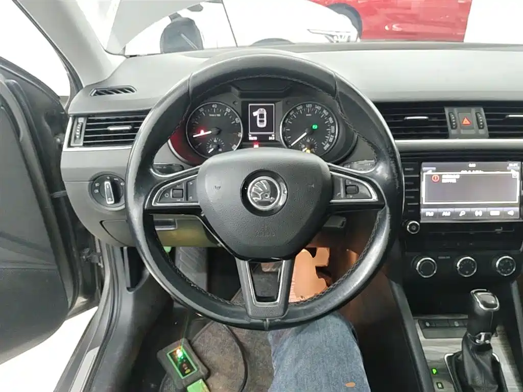 Škoda Octavia 2017 1.6L Automatic Smart Edition фото 11