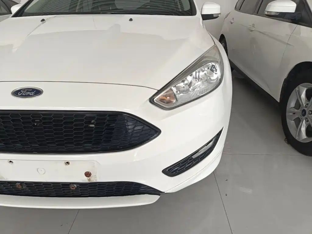 Фото 24 - Ford Focus