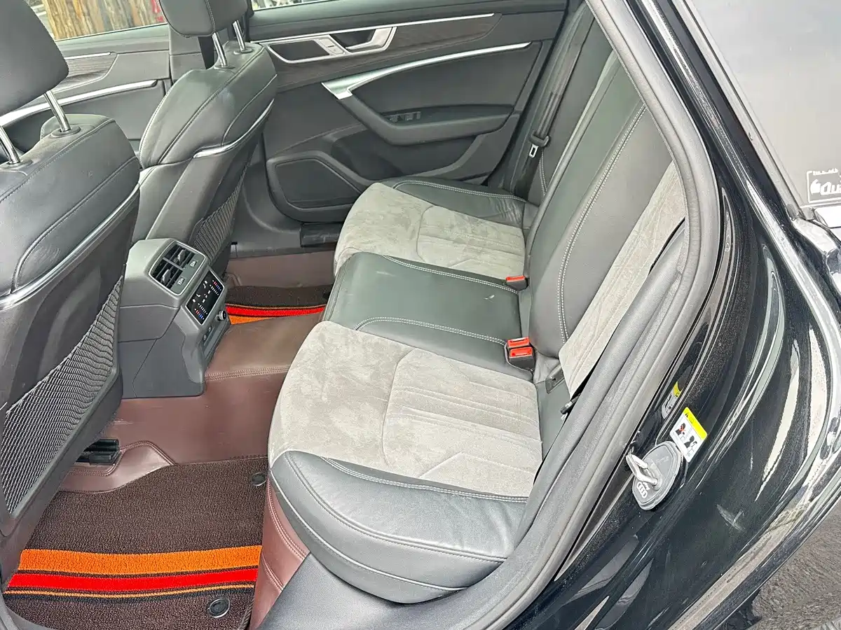 Фото 6 - Audi A6L
