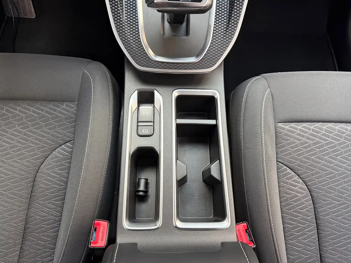 Haval M6 2023 PLUS 1.5T DCT Elite Smart Connect фото 18