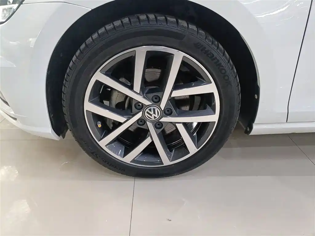 Volkswagen Golf 2020 Beloved Edition 200TSI DSG Comfort Progressive фото 23