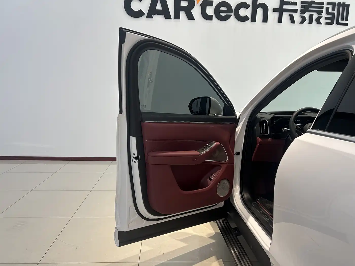 AITO Wenjie AITO M8 2025 Range Extender Max+ Edition 53.4kWh 5-seater фото 11