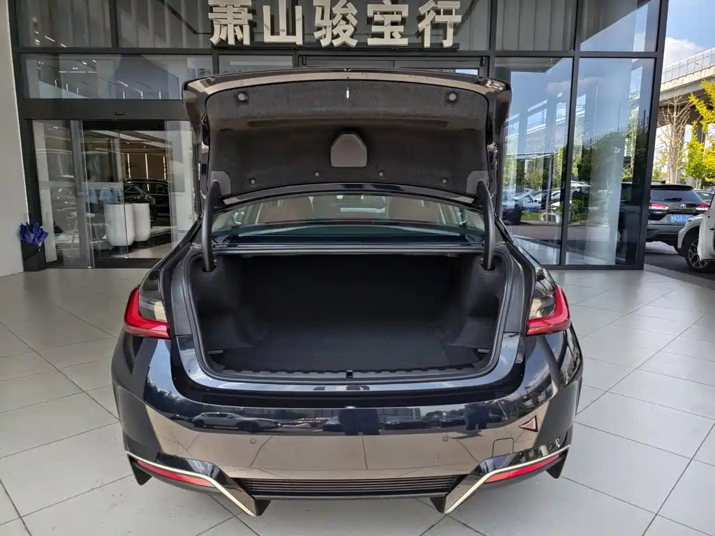 BMW i3 2026 2025 eDrive 35 L