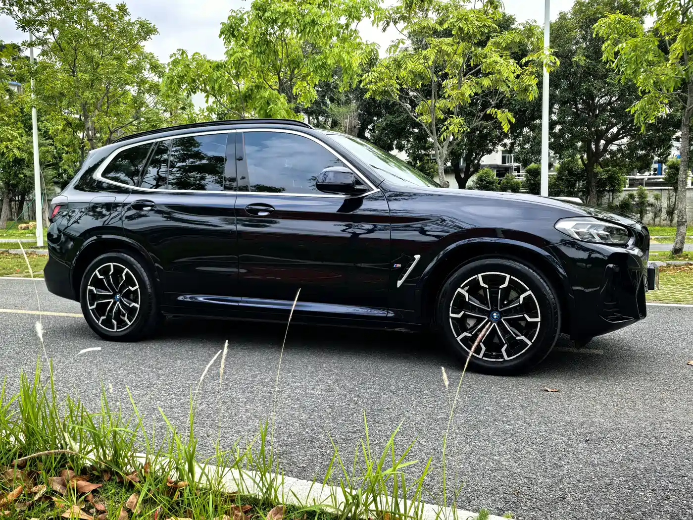 BMW IX3