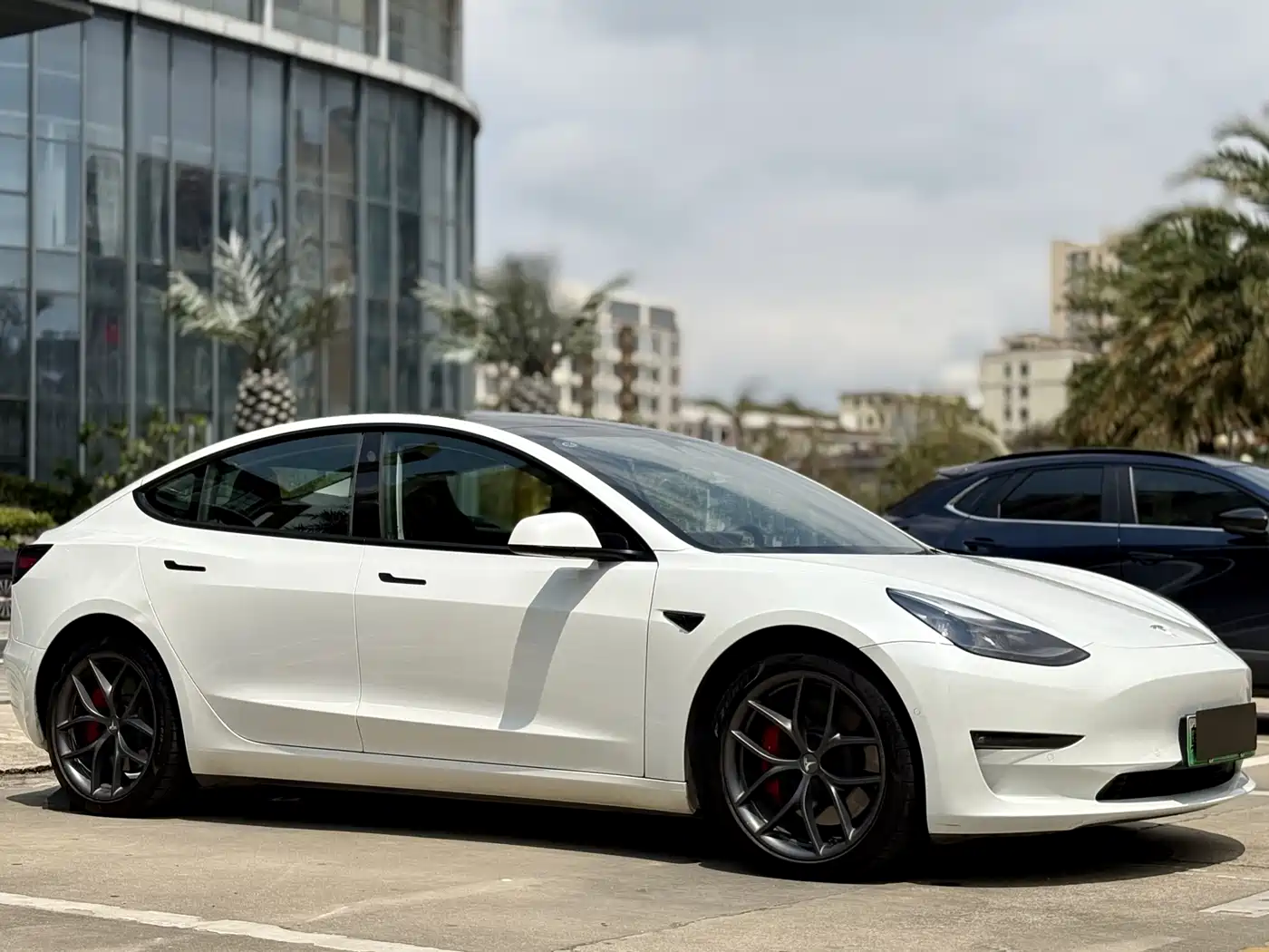 TESLA MODEL 3
