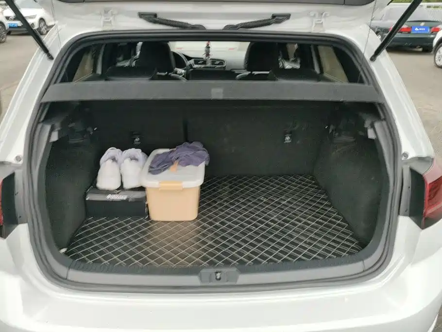Фото 4 - Volkswagen Golf