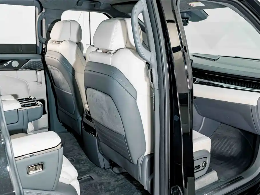 ZEEKR 009 2025 2024 6-seat Executive AWD 108kWh