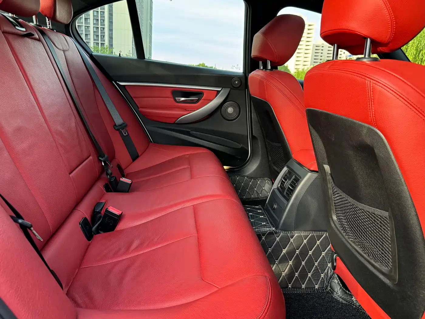 BMW 3 Series 2019 320i M Sport Black Night Edition фото 8
