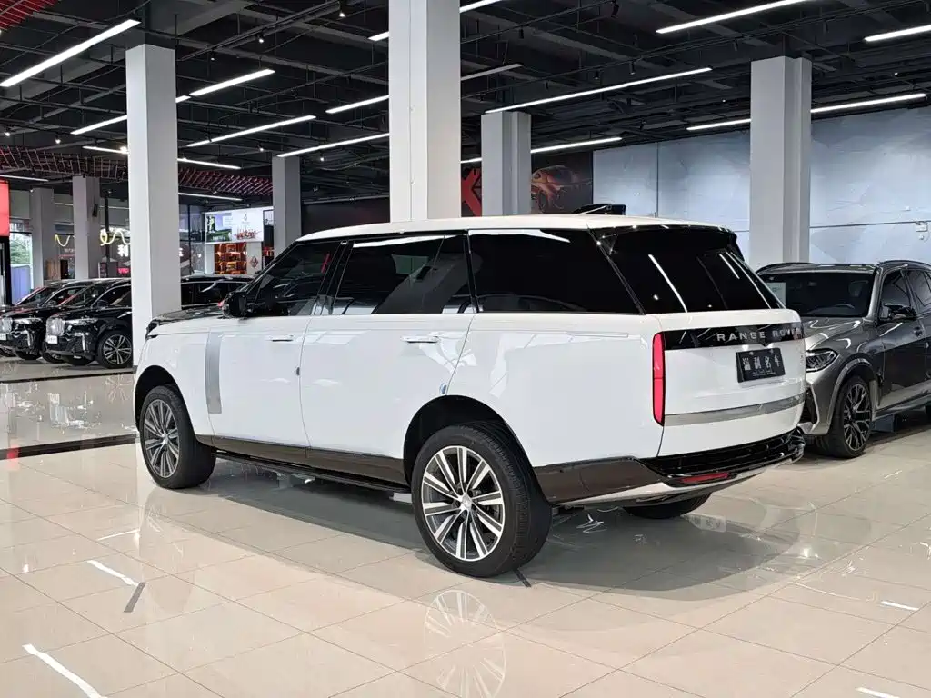 Land Rover Range Rover 2025 2025 3.0 L6 400PS Genesis Extended Wheelbase