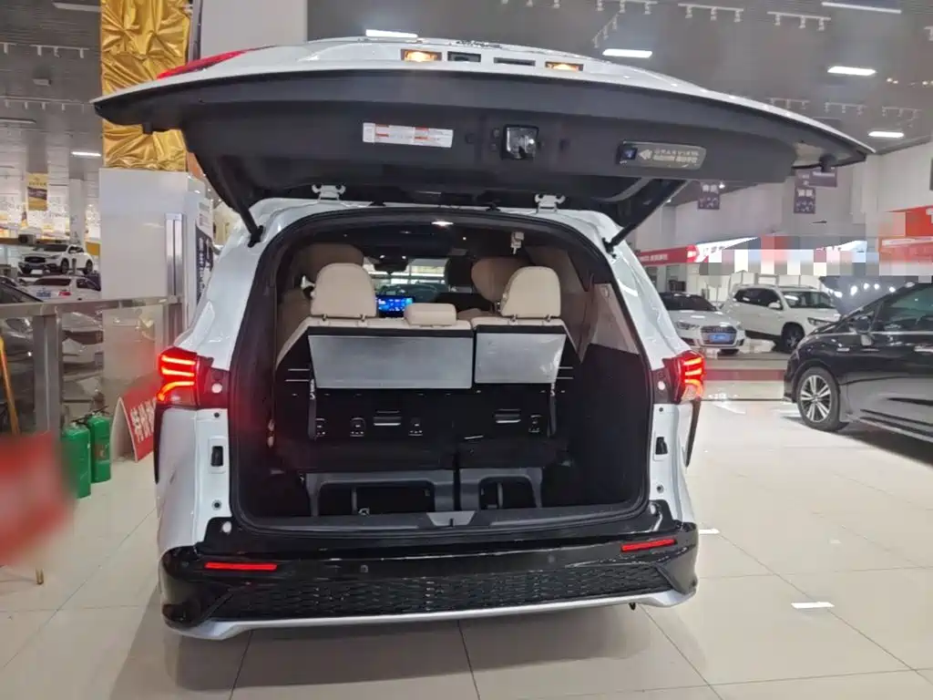 Toyota Granvia 2023 2022 2.5L Hybrid Noble Edition