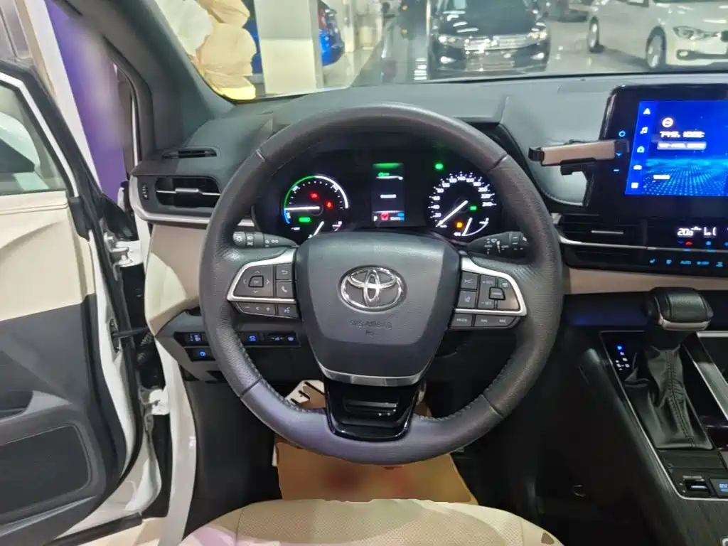 Toyota Granvia 2023 2022 2.5L Hybrid Noble Edition