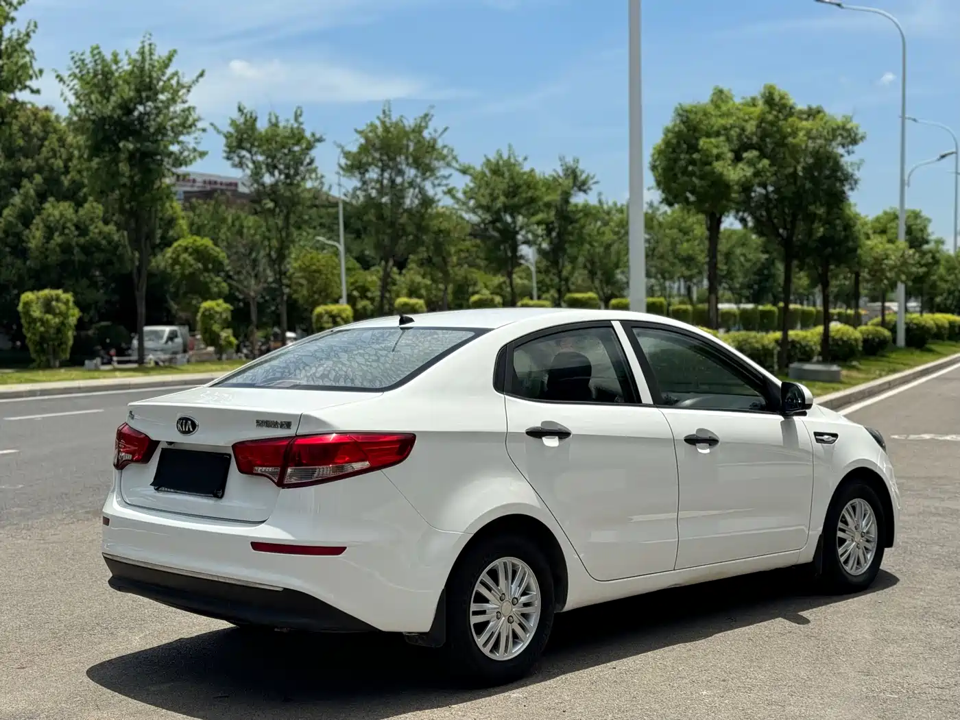 Kia K2 2017 2015 Sedan 1.4L AT GLS