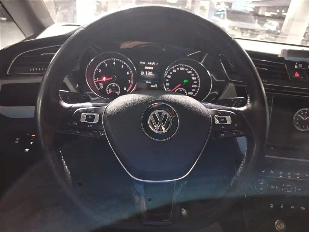 Volkswagen Touran 2018 Touran L 280TSI DSG Luxury 7-seater фото 11