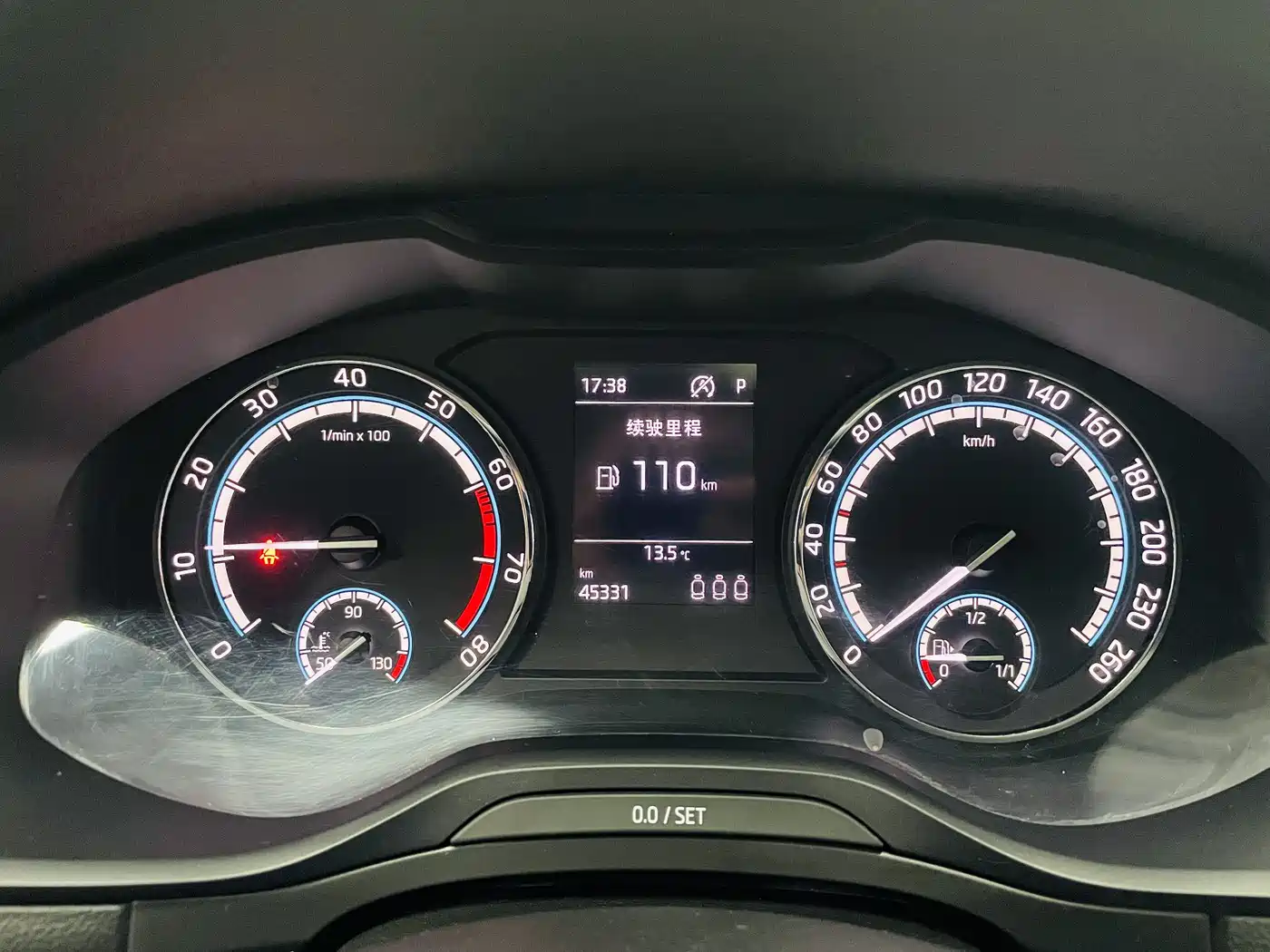 Škoda Karoq 2019 TSI280 Smart Drive Luxury Edition China VI фото 8