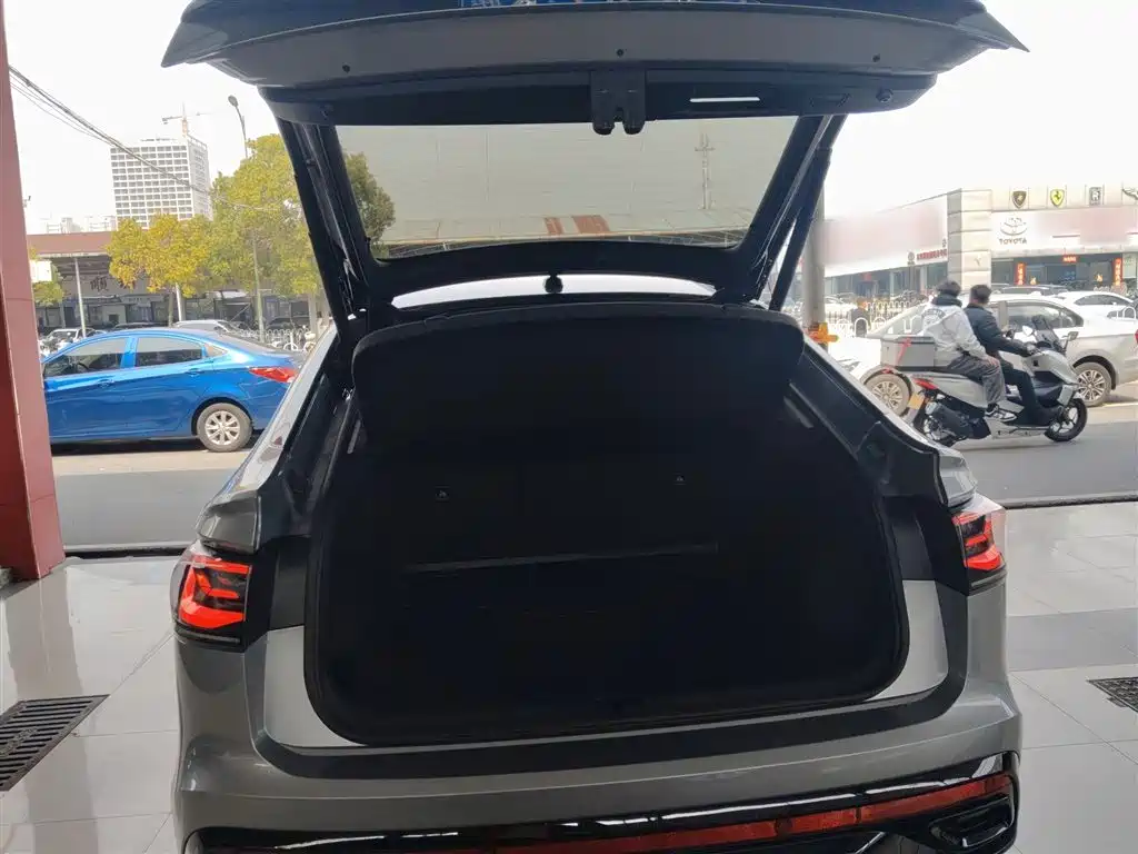 Volkswagen Tiguan X 2023 330TSI 2WD Flagship фото 15