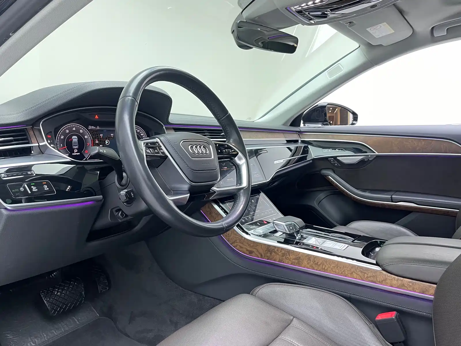 صورة 4 - Audi A8