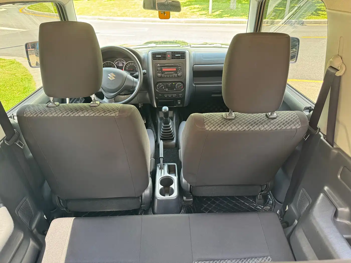 Photo 6 - Suzuki Jimny (Import)