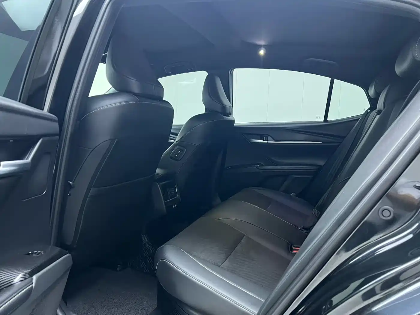 Photo 9 - Toyota Camry