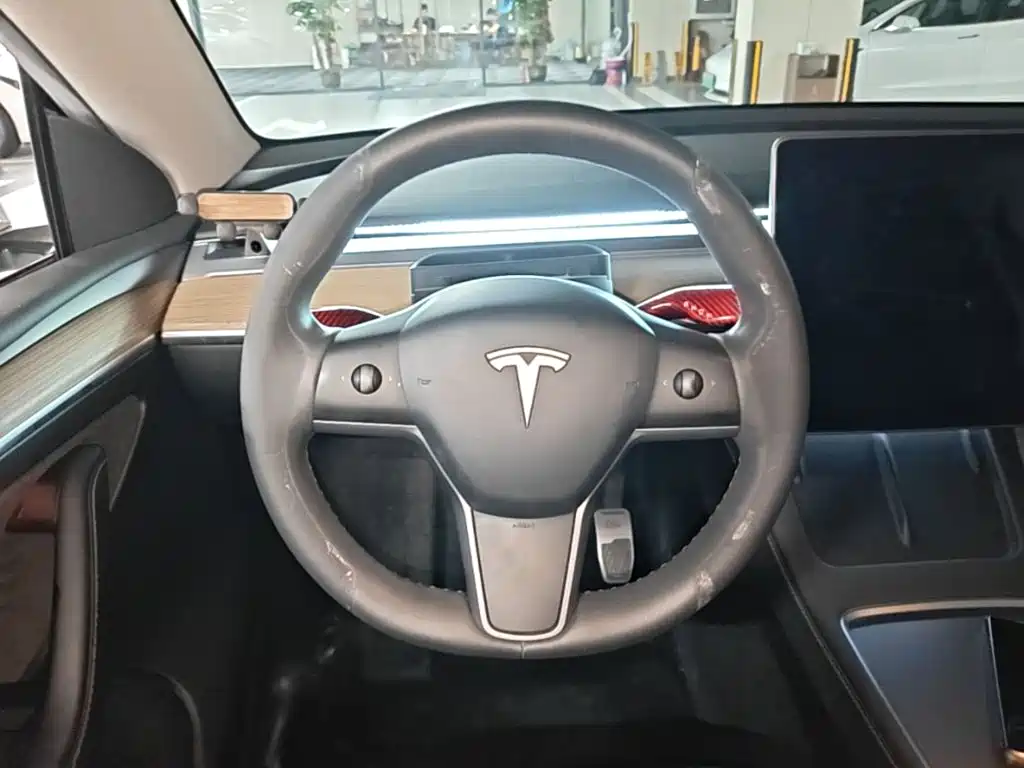 Фото 11 - Tesla Model Y