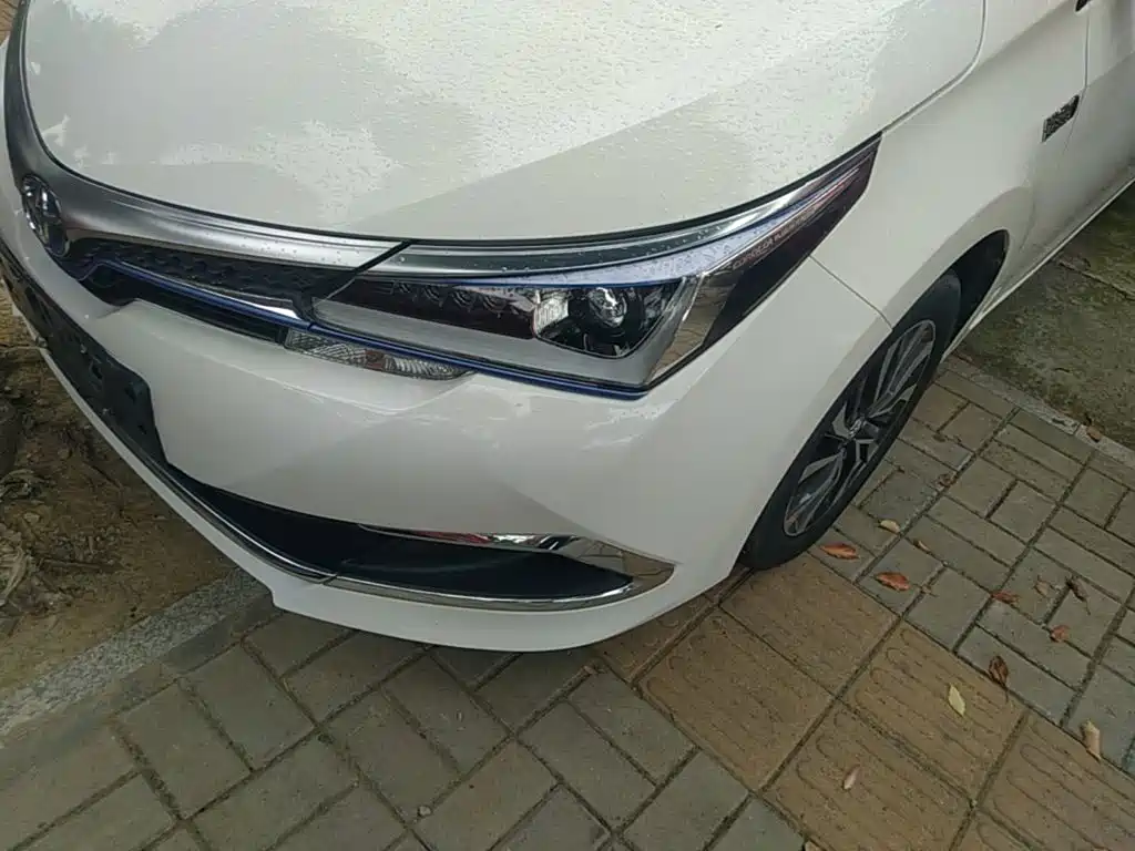 Фото 24 - Toyota Corolla Twin Engine E+