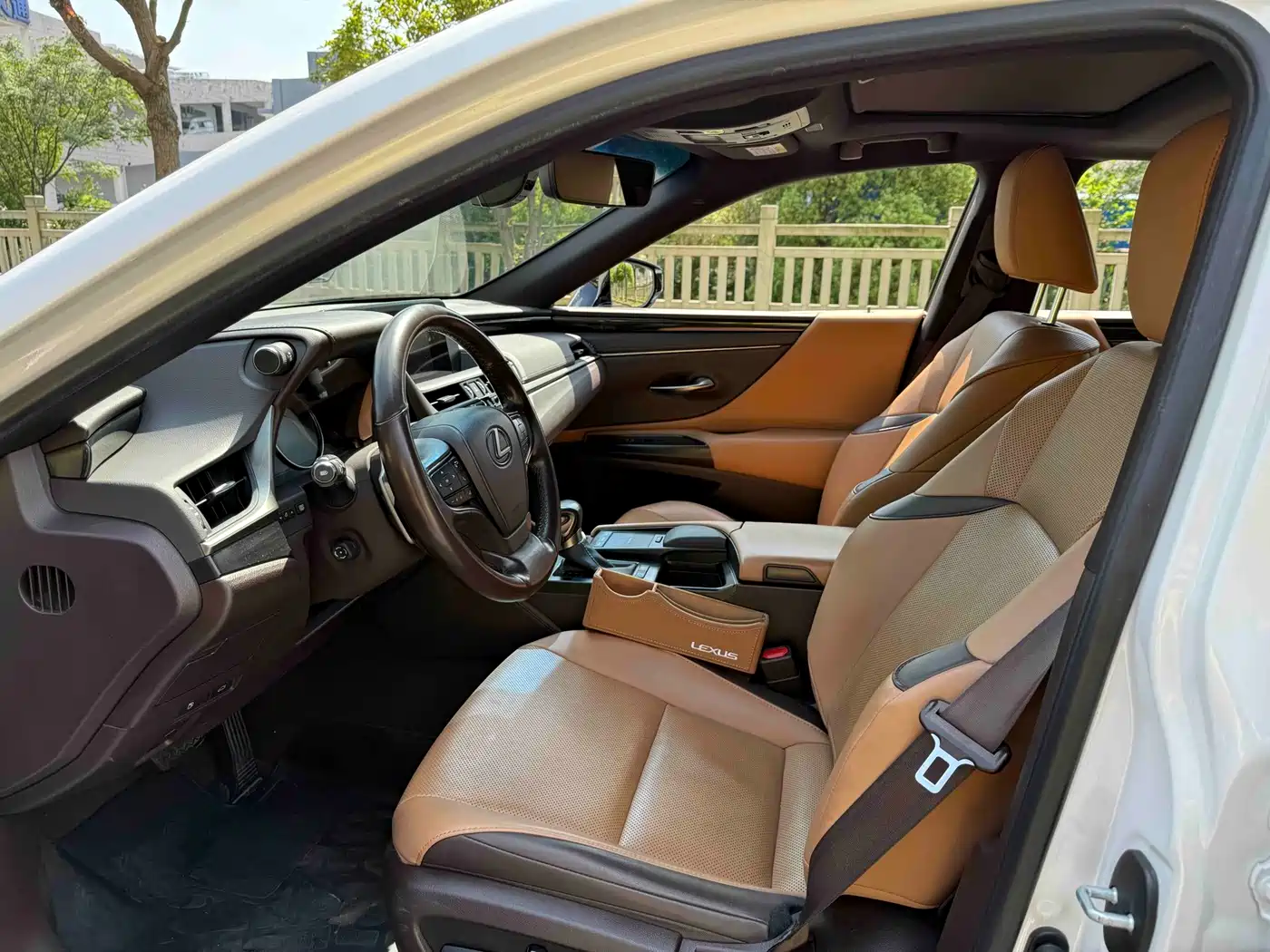 Фото 9 - Lexus ES