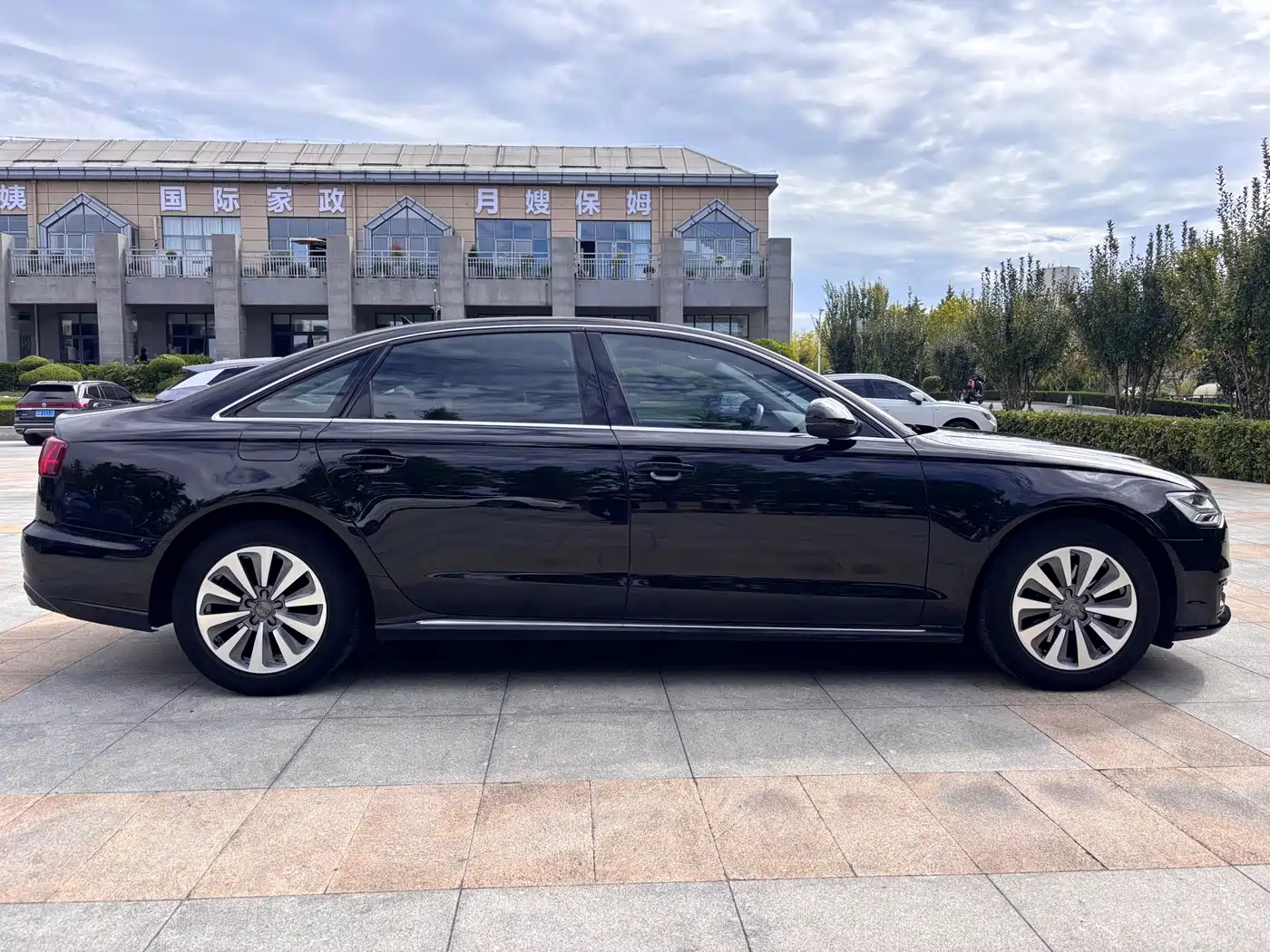 Фото 4 - Audi A6L