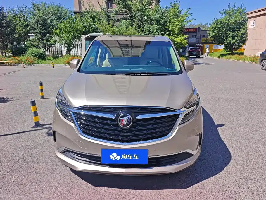 Photo 2 - Buick GL8