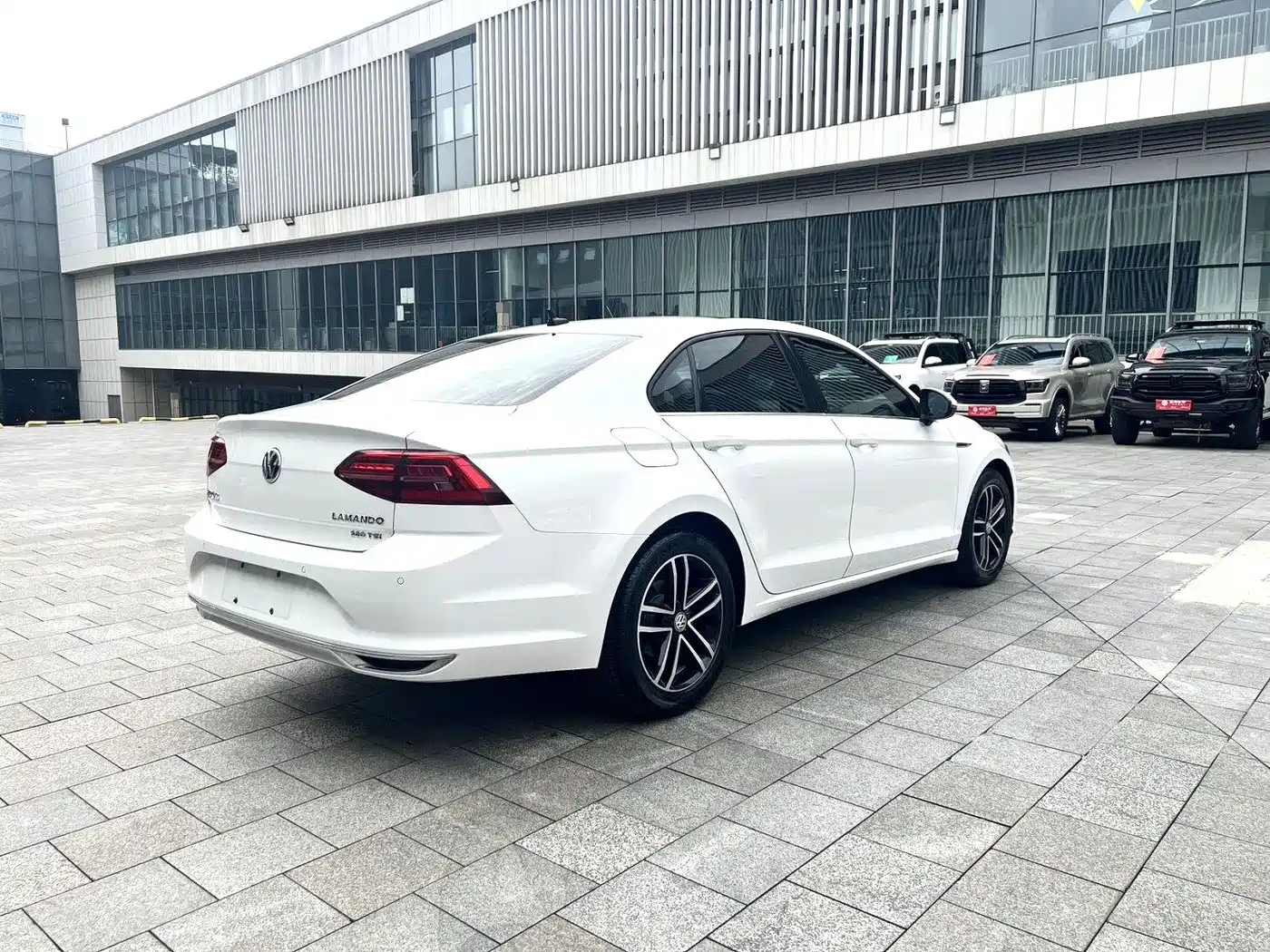 Photo 12 - Volkswagen Lamando
