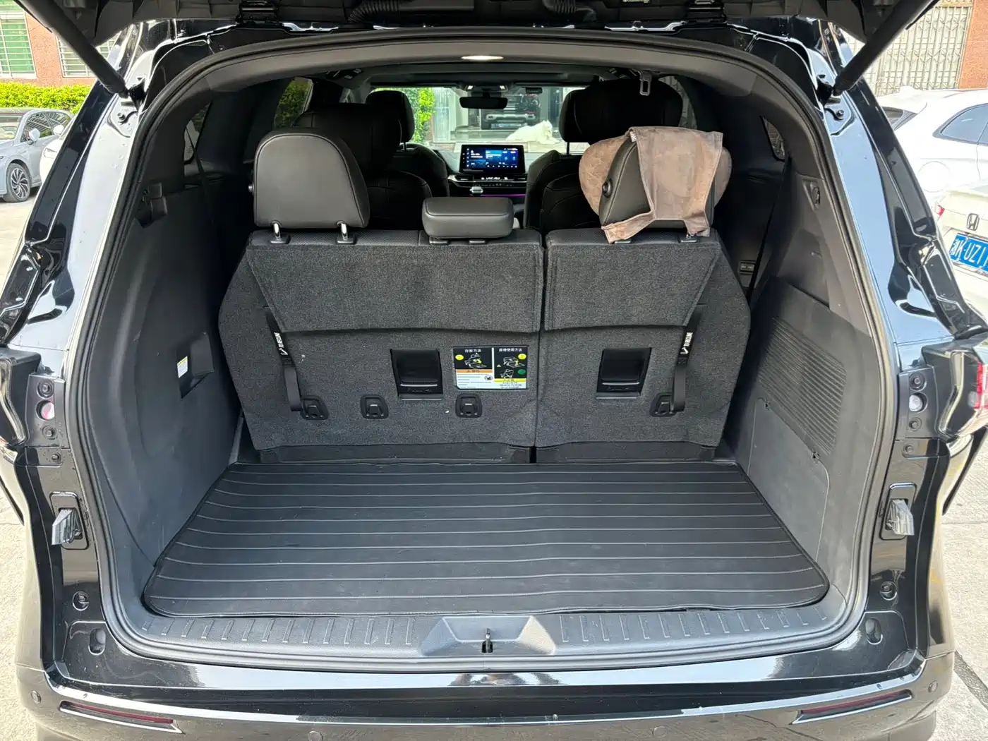 Toyota Sienna 2023 2.5L Hybrid Premium Edition фото 29