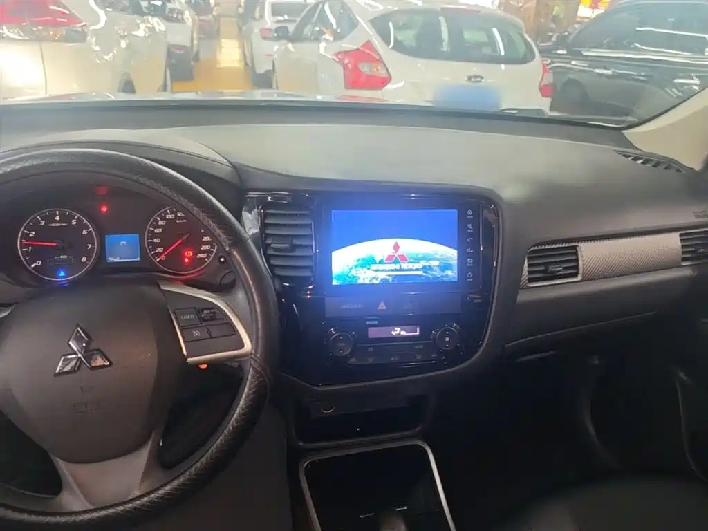 Mitsubishi Outlander 2016 2.0L 2WD Fashion Edition 5-seater фото 10